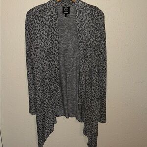 bobeau Gray Leopard Open-Front Draped Cardigan